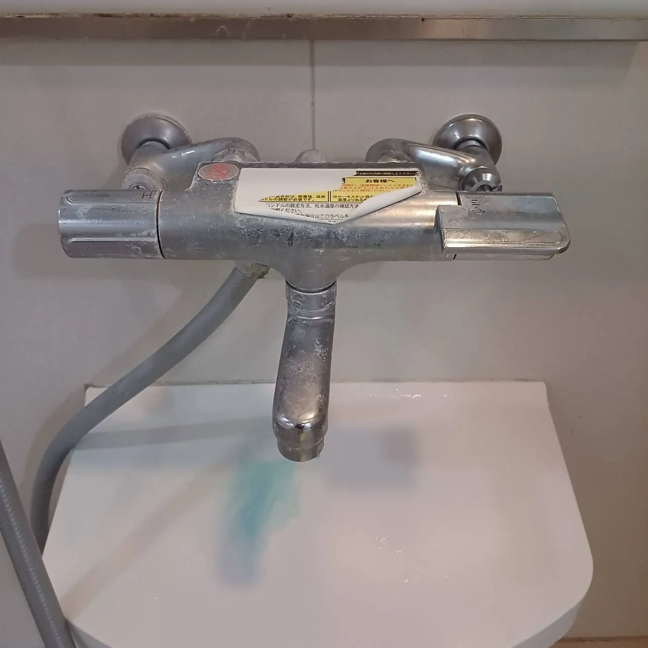 浴室サーモスタット付きシャワーバス水栓、シャワーホルダー交換